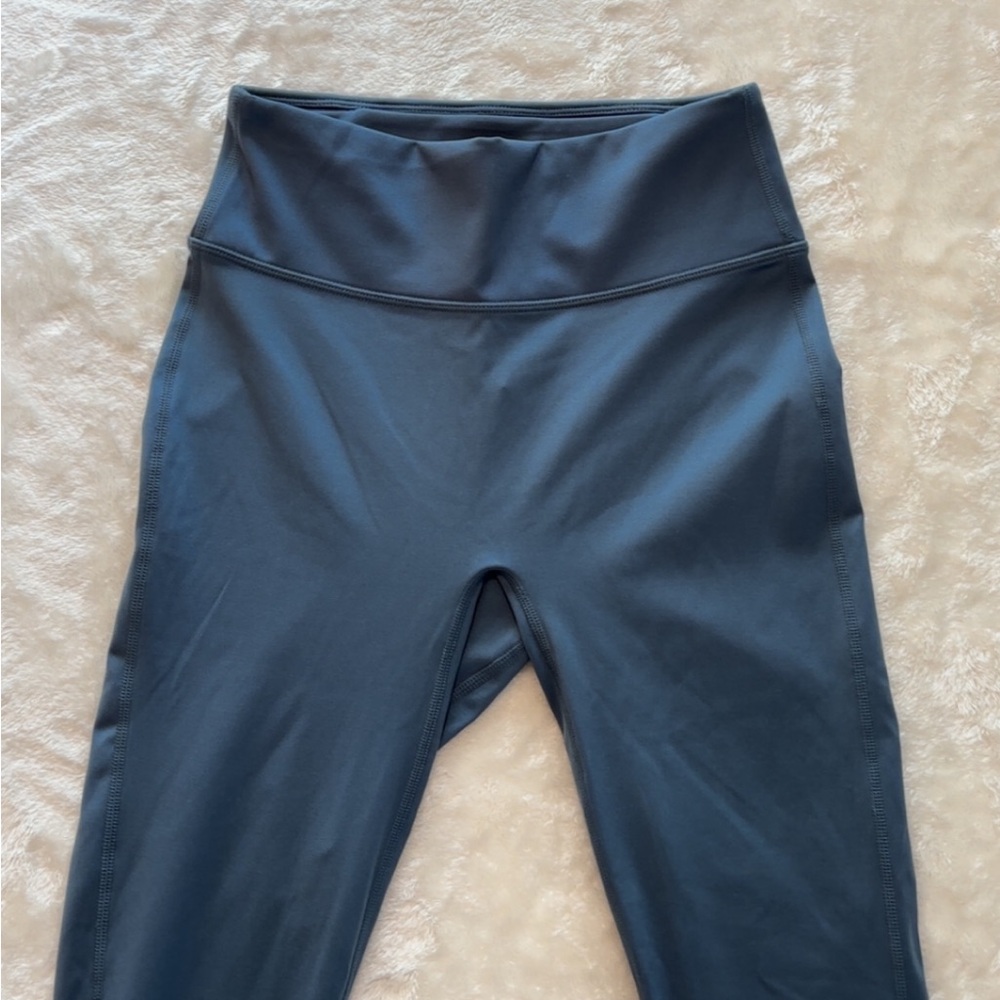 NWOT Fabletics Motion365 Leggings in Dark Blue - Picture 3 of 13